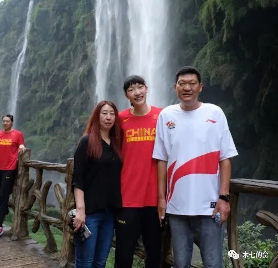 除了对生存的探讨，影片还有对人性的探讨